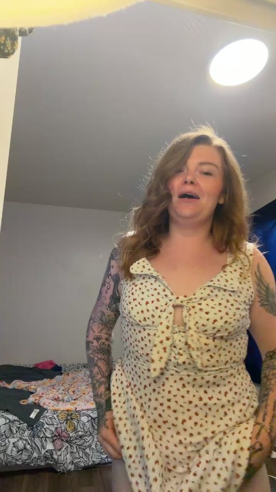 Katiegurl97 live cam on Cam4