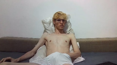 Kauan09 live cam on Cam4