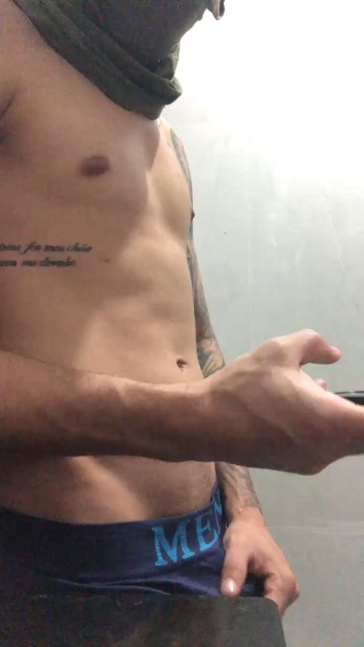 Kauzzzz live cam on Cam4