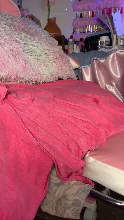 KayYums98 live cam on Cam4