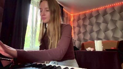 KayceLyndaker live cam on Cam4