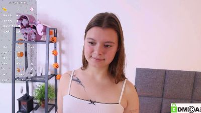 KaylaCoates live cam on Cam4