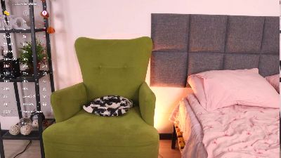 KaylaCoates live cam on Cam4