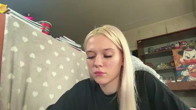 KelsiCopening live cam on Cam4