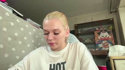 KelsiCopening live cam on Cam4