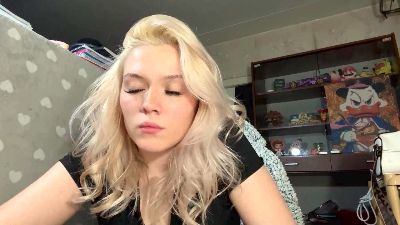 KelsiCopening live cam on Cam4