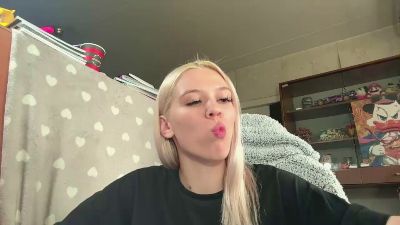 KelsiCopening live cam on Cam4