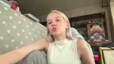 KelsiCopening live cam on Cam4