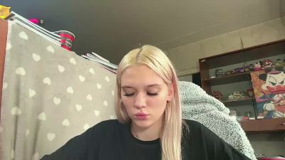 KelsiCopening live cam on Cam4