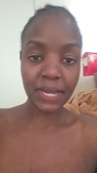 Kerrya live cam on Cam4