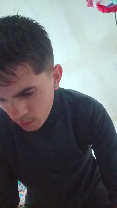 Kevin_423 live cam on Cam4