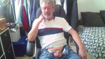 Kevinareux60 live cam on Cam4
