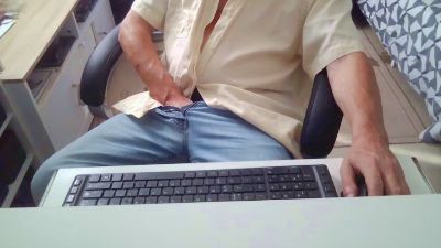 Kevinareux60 live cam on Cam4