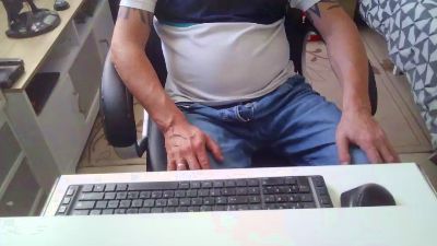 Kevinareux60 live cam on Cam4