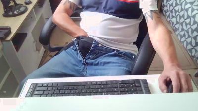 Kevinareux60 live cam on Cam4