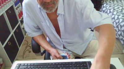 Kevinareux60 live cam on Cam4