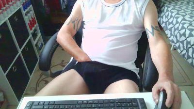 Kevinareux60 live cam on Cam4