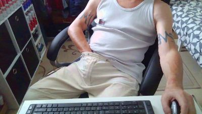Kevinareux60 live cam on Cam4