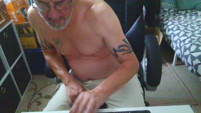 Kevinareux60 live cam on Cam4