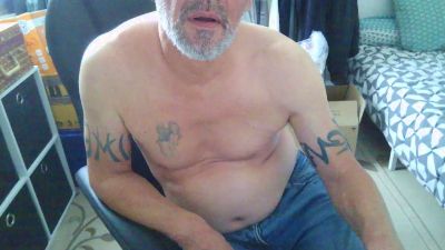 Kevinareux60 live cam on Cam4