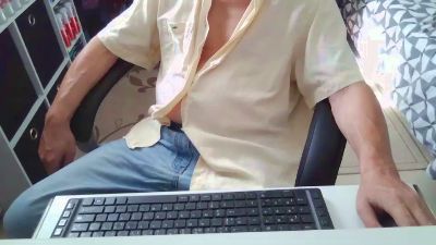 Kevinareux60 live cam on Cam4