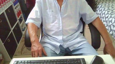 Kevinareux60 live cam on Cam4