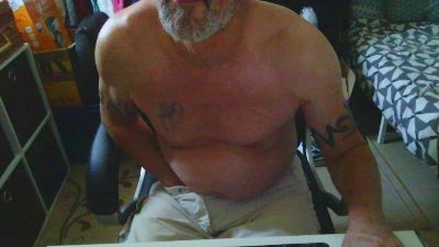 Kevinareux60 live cam on Cam4