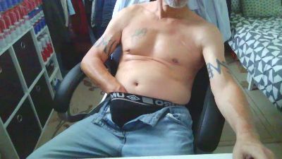Kevinareux60 live cam on Cam4