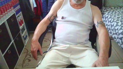 Kevinareux60 live cam on Cam4