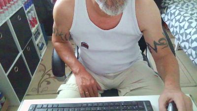 Kevinareux60 live cam on Cam4