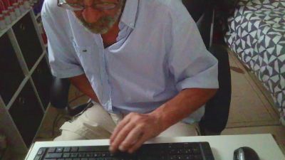 Kevinareux60 live cam on Cam4
