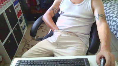 Kevinareux60 live cam on Cam4