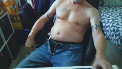 Kevinareux60 live cam on Cam4