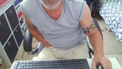 Kevinareux60 live cam on Cam4