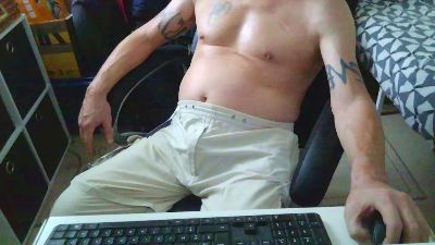 Kevinareux60 live cam on Cam4