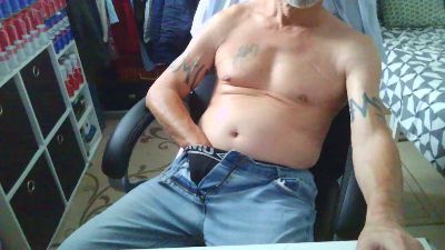 Kevinareux60 live cam on Cam4