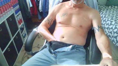 Kevinareux60 live cam on Cam4