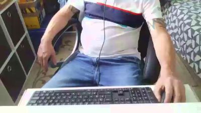 Kevinareux60 live cam on Cam4