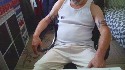 Kevinareux60 live cam on Cam4