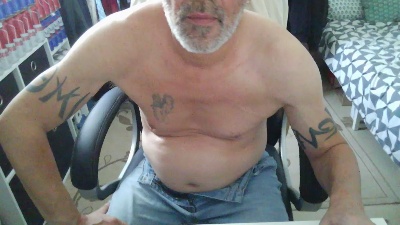 Kevinareux60 live cam on Cam4