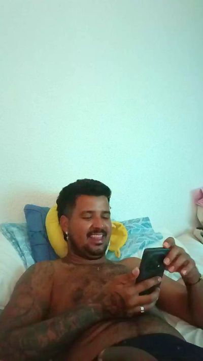 Kevinpasion live cam on Cam4
