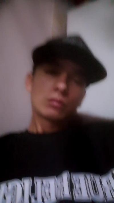 Kevpitudo22 live cam on Cam4