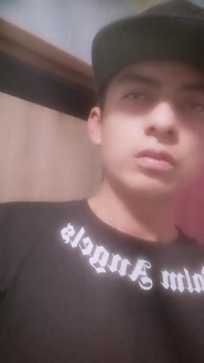 Kevpitudo22 live cam on Cam4