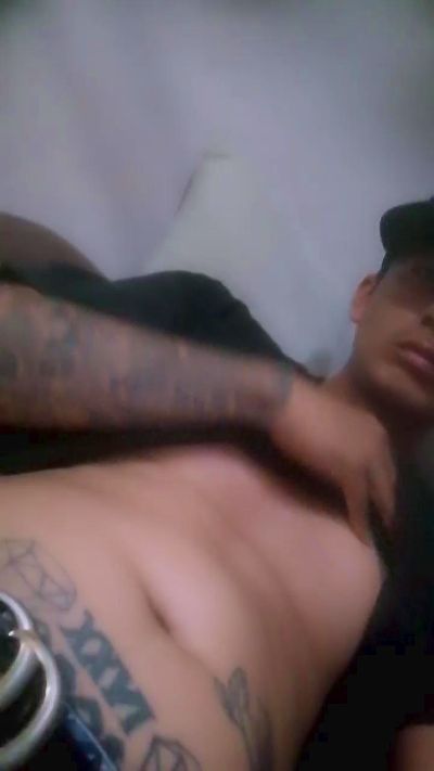 Kevpitudo22 live cam on Cam4