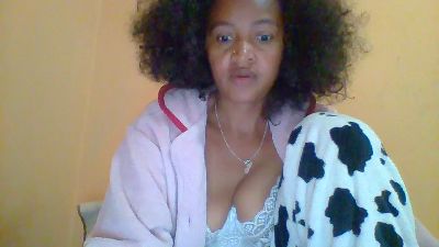Keyshie586 live cam on Cam4