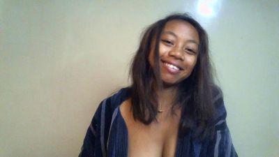 Kiala_neh live cam on Cam4