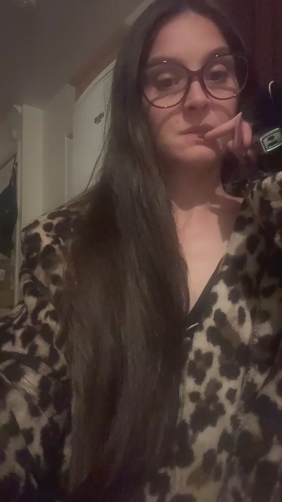 KiaraLewis live cam on Cam4