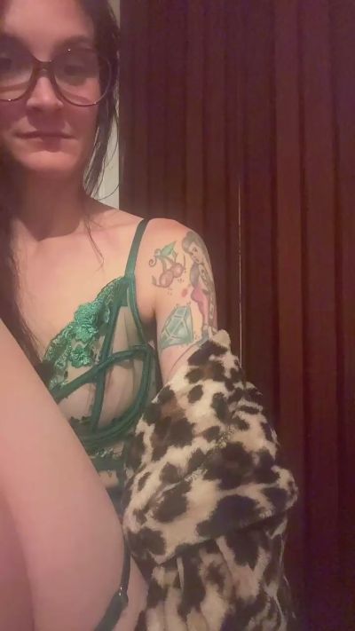 KiaraLewis live cam on Cam4