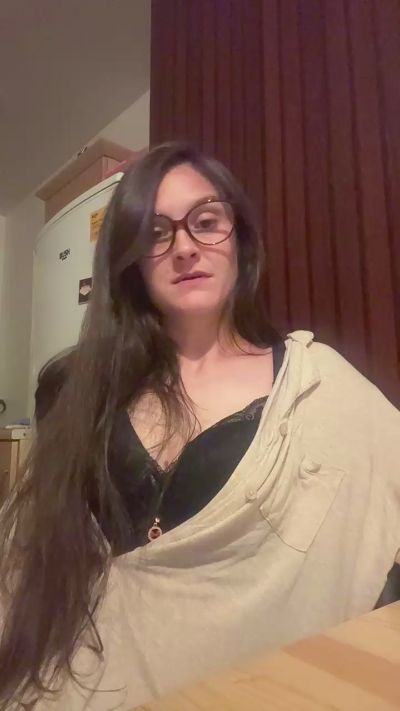KiaraLewis live cam on Cam4