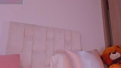 KikieVega live cam on Cam4